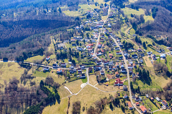 Luftbild von Dorfansicht aus Norden in Hilst im Bundesland Rheinland-Pfalz, Deutschland