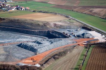 Issenhausen im Bundesland Bas-Rhin, Frankreich von oben