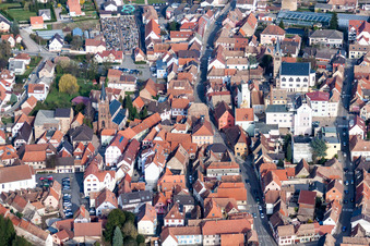 Stadtansicht vom Innenstadtbereich in Pfaffenhoffen in Grand Est in Val-de-Moder im Bundesland Bas-Rhin, Frankreich
