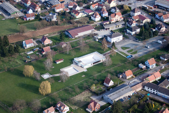 Pfaffenhoffen im Bundesland Bas-Rhin, Frankreich von einer Drohne aus