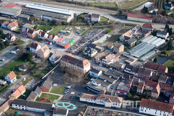Pfaffenhoffen im Bundesland Bas-Rhin, Frankreich von der Drohne aus gesehen