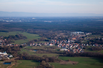 Uttenhoffen im Bundesland Bas-Rhin, Frankreich von der Drohne aus gesehen