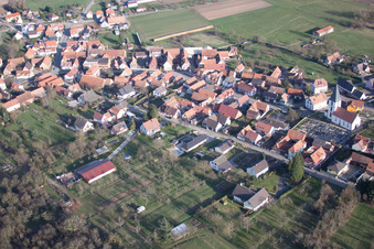 Drohnenbild von Morsbronn-les-Bains im Bundesland Bas-Rhin, Frankreich