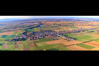 Panorama der Dorfansicht im Viehstrich aus Südosten in Freckenfeld im Bundesland Rheinland-Pfalz, Deutschland