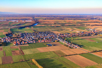 Luftbild von Panorama der Dorfansicht im Viehstrich aus Südosten in Freckenfeld im Bundesland Rheinland-Pfalz, Deutschland