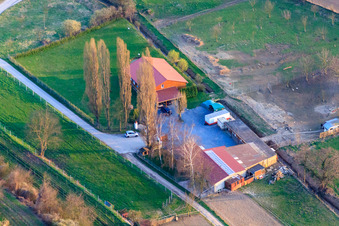 Landwirt Michael Schwager Am Schambach in Herxheim bei Landau im Bundesland Rheinland-Pfalz, Deutschland