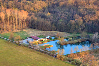 Fischweiher Werloch des ASV Herxheim in Herxheim bei Landau im Bundesland Rheinland-Pfalz, Deutschland