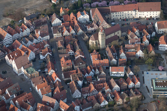 Altstadt mit Stadtkirche in Leonberg im Bundesland Baden-Württemberg, Deutschland