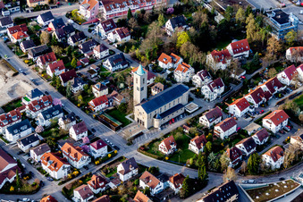Kirchengebäude der Kath. Kirche St. Johannes in Leonberg im Bundesland Baden-Württemberg, Deutschland