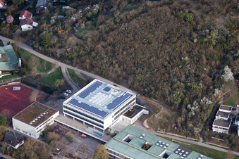Schrägluftbild von August-Lämmle-Schule, Gerlinger Straße im Ortsteil Ramtel in Leonberg im Bundesland Baden-Württemberg, Deutschland