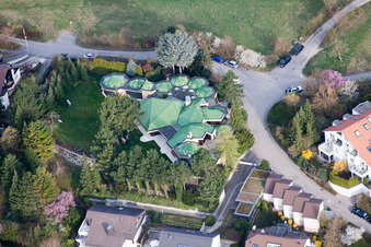 Heckenweg im Ortsteil Ramtel in Leonberg im Bundesland Baden-Württemberg, Deutschland