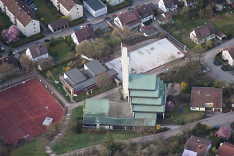 Luftbild von Versöhnungskirche im Ortsteil Ramtel in Leonberg im Bundesland Baden-Württemberg, Deutschland