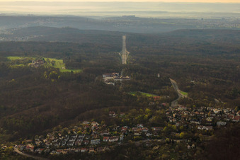 Robert Bosch GmbH Firmencampus im Hintergrund die Wildparkstr in Gerlingen im Bundesland Baden-Württemberg, Deutschland