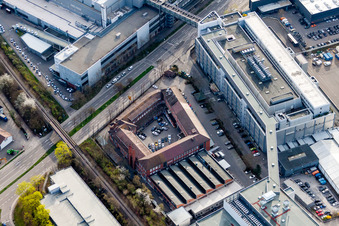 Gebäude und Produktionshallen auf dem Werksgelände des Porsche Werk 1 in Zuffenhausen in Stuttgart im Bundesland Baden-Württemberg, Deutschland
