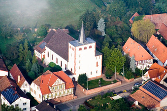 Luftbild von Kath. Kirche Minfeld im Bundesland Rheinland-Pfalz, Deutschland