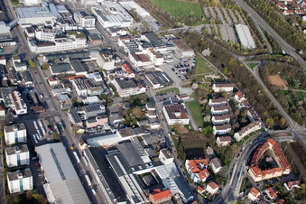 Langro Chemie, Porschestraße 12 im Ortsteil Zuffenhausen in Stuttgart im Bundesland Baden-Württemberg, Deutschland aus der Luft