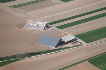 Schleithal im Bundesland Bas-Rhin, Frankreich von einer Drohne aus