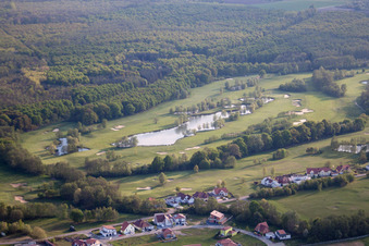 Soufflenheim , Golfclub Soufflenheim Baden-Baden im Bundesland Bas-Rhin, Frankreich aus der Drohnenperspektive
