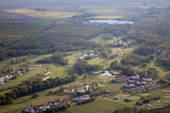 Soufflenheim , Golfclub Soufflenheim Baden-Baden im Bundesland Bas-Rhin, Frankreich von einer Drohne aus