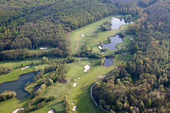 Schrägluftbild von Soufflenheim , Golfclub Soufflenheim Baden-Baden im Bundesland Bas-Rhin, Frankreich