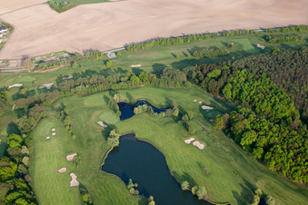 Soufflenheim , Golfclub Soufflenheim Baden-Baden im Bundesland Bas-Rhin, Frankreich aus der Drohnenperspektive