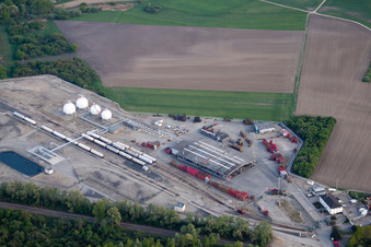 Drohnenbild von Drusenheim im Bundesland Bas-Rhin, Frankreich