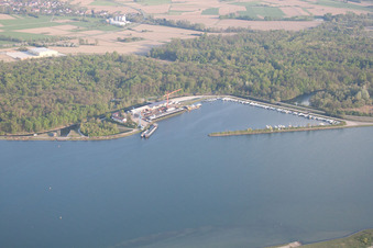 Gambsheim im Bundesland Bas-Rhin, Frankreich aus der Drohnenperspektive