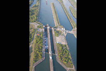 Luftaufnahme von Gambsheim im Bundesland Bas-Rhin, Frankreich