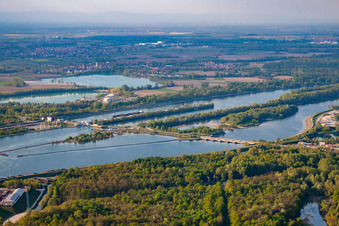Rhein-Schleuse im Ortsteil Freistett in Rheinau im Bundesland Baden-Württemberg, Deutschland
