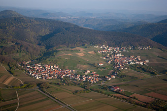 Luftaufnahme von Ortsteil Gleishorbach in Gleiszellen-Gleishorbach im Bundesland Rheinland-Pfalz, Deutschland