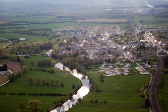 Schrägluftbild von Brévilly im Bundesland Ardennes, Frankreich