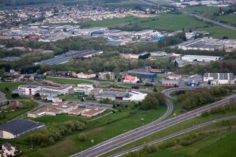 Schrägluftbild von La Francheville im Bundesland Ardennes, Frankreich