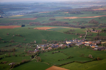 Luftbild von L'Échelle im Bundesland Ardennes, Frankreich