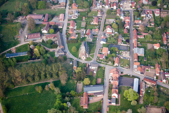 Luftaufnahme von Courcelles-le-Comte im Bundesland Pas-de-Calais, Frankreich