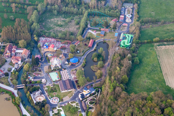 Freizeitpark Dennlys parc in Reclinghem in Hauts-de-France in Dennebrœucq im Bundesland Pas-de-Calais, Frankreich