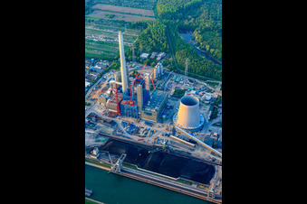 Baustelle zur Erweiterung des Rheinhafen-Dampfkraftwerk Karlsruhe der EnBW Energie Baden-Württemberg AG im Ortsteil Daxlanden, Deutschland von oben