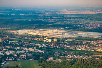 Daimler von Nordosten im Ortsteil Rheinau in Rastatt im Bundesland Baden-Württemberg, Deutschland