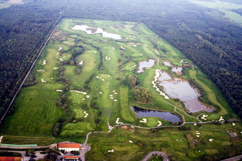Luftaufnahme von Gelände des Golfplatz Golfanlage Landgut Dreihof in Essingen im Bundesland Rheinland-Pfalz, Deutschland
