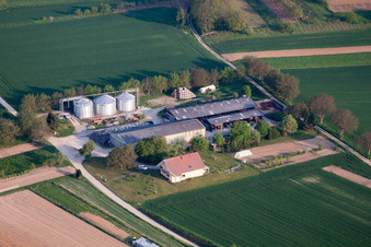 Mothern im Bundesland Bas-Rhin, Frankreich von einer Drohne aus