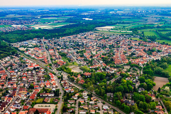 Bahnlinie am Kapellenweg in Jockgrim im Bundesland Rheinland-Pfalz, Deutschland