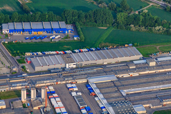 Schrägluftbild von REBER Logistik Gruppe und Nolte Möbel GmbH & Co. KG in Germersheim im Bundesland Rheinland-Pfalz, Deutschland