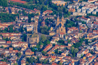 Luftaufnahme von Gedächtniskirche der Protestation und  kathol. Kirche St. Joseph in Speyer im Bundesland Rheinland-Pfalz, Deutschland