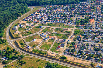 Luftaufnahme von Neubaugebiet Blumenring in Jockgrim im Bundesland Rheinland-Pfalz, Deutschland