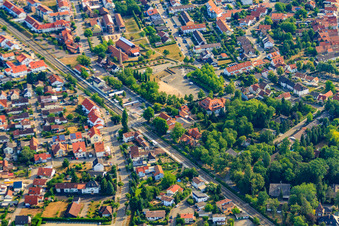 Bürgerhaus, Bürgerplatz und Bahnhof in Jockgrim im Bundesland Rheinland-Pfalz, Deutschland