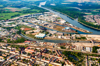 Hafen im Ortsteil Rheinau in Mannheim im Bundesland Baden-Württemberg, Deutschland