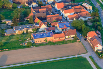 Stoffhalle Kissenzauber in der Brehmstr im Ortsteil Minderslachen in Kandel im Bundesland Rheinland-Pfalz, Deutschland aus der Luft