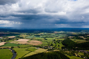 Regenschauer im NO in Mordiford im Bundesland England, Großbritanien
