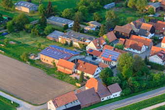 Stoffhalle Kissenzauber in der Brehmstr im Ortsteil Minderslachen in Kandel im Bundesland Rheinland-Pfalz, Deutschland aus der Luft betrachtet