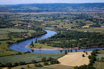 Luftbild von Knie des River Severn near Oakle Street in Elmore im Bundesland England, Großbritanien