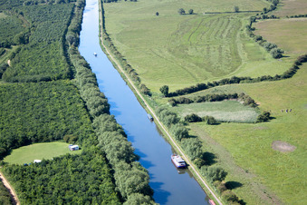 Luftbild von Gloucester-Sharpness Canal at Frampton-on-Severn in Frampton on Severn im Bundesland England, Großbritanien